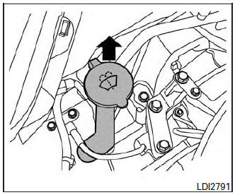 Nissan Micra. Windshield-washer fluid