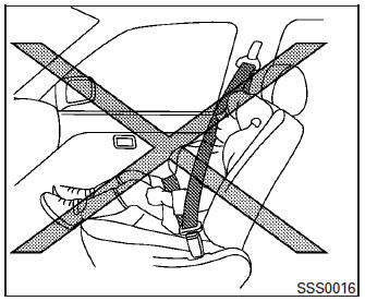 Nissan Micra. Precautions on seat belt usage