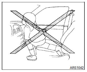 Nissan Micra. Roof-mounted curtain side-impact and supplemental air bag system