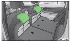 Fig. 60 Rear seats: Inserting head restraints in the seat cushions
