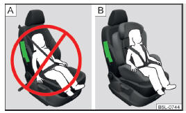 Fig. 15 Incorrect seated position of a child who is not properly secured – risk from the side airbag/Child properly protected by safety seat